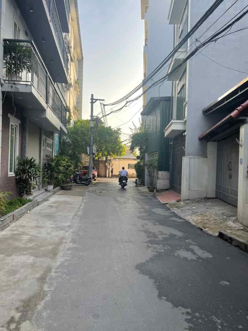 Bán phố Hồng Tiến, Bồ Đề, gần hồ, đường ô tô thông tránh, giảm chào giá mới