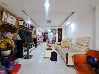 Gấp bán nhà mặt tiền 4mx18m, 5 tầng khu vực Bàu Cát Quận Tân Bình