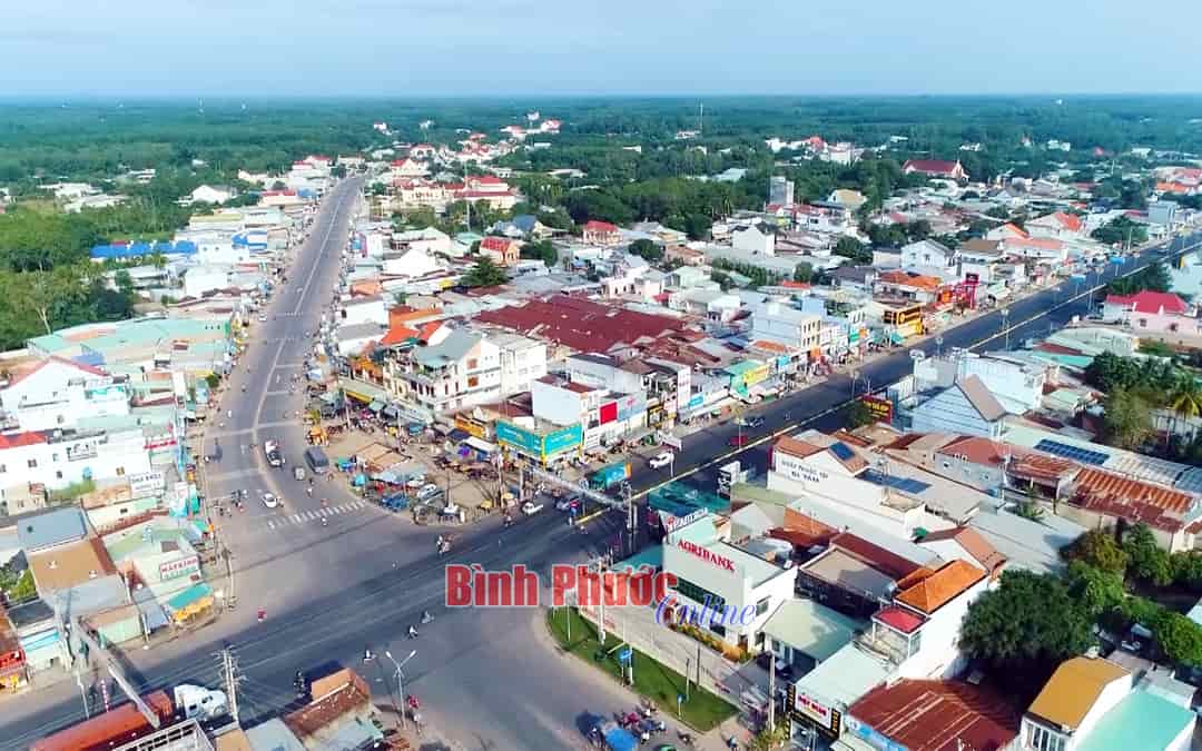 Bán nhanh 10x40=400m2 đất thổ cư ở trong thị xã, mặt tiền quốc lộ vào, giá 195tr