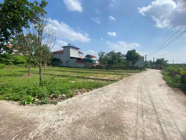 135m2 lô đất 2 mặt tiền giá rẻ Minh Phú Sóc Sơn, đất nằm giữa làng chỉ mấy phút ra quốc lộ 35, đường ô tô đi