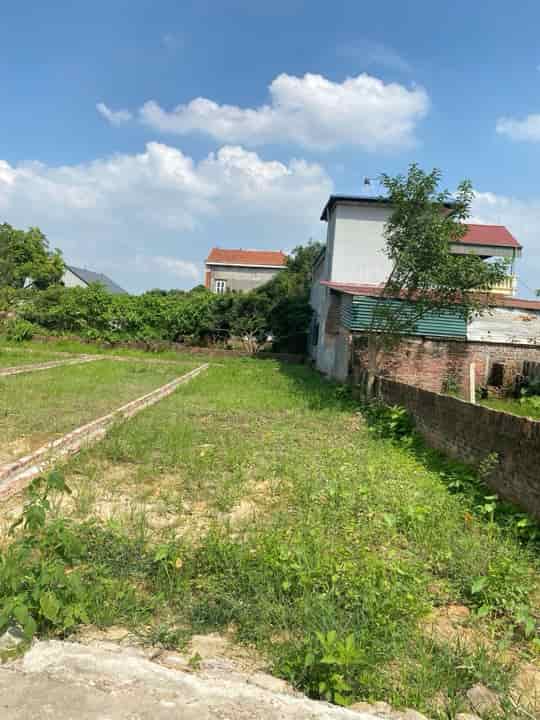 135m2 lô đất 2 mặt tiền giá rẻ Minh Phú Sóc Sơn, đất nằm giữa làng chỉ mấy phút ra quốc lộ 35, đường ô tô đi