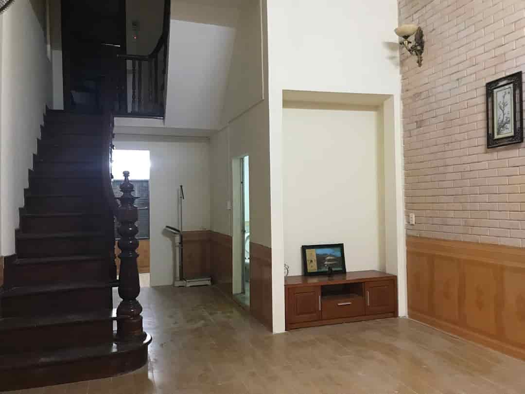 Bán nhà Lò Đúc, 40m2, 4 tầng, mặt tiền 4.1m, 8.4 tỷ, ngõ ba gác, rộng thoáng, KD homestay