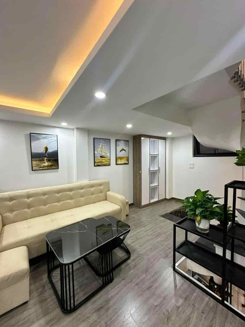 Bán nhà Nguyễn Công Trứ, 22m2, 6 tầng mới đẹp, mặt tiền 3.3m, 5.3 tỷ, ngõ thoáng