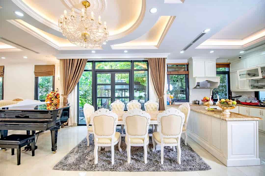 Mặt tiền khủng hiếm, bán nhà mặt phố Thanh Nhàn 210m2, mặt tiền 8.7m, 119 tỷ, kinh doanh