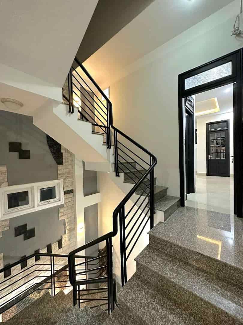 Siêu hiếm nhà 4 tầng mặt tiền Huỳnh Thúc Kháng Hải Châu đầy đủ nội thất mới giá nhỉnh 7 tỷ, DT 58m2