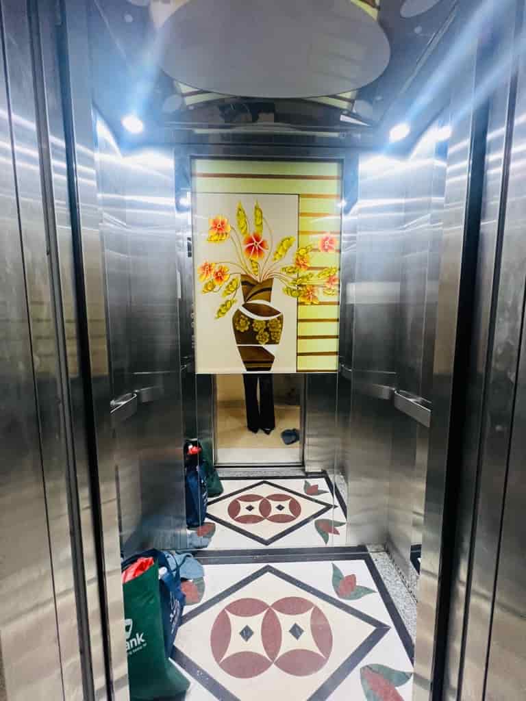 Phố Kim Đồng, 5 tầng thang máy, ô tô vào nhà, 60m2, mt 3.6m, giá chỉ 11.6 tỷ.