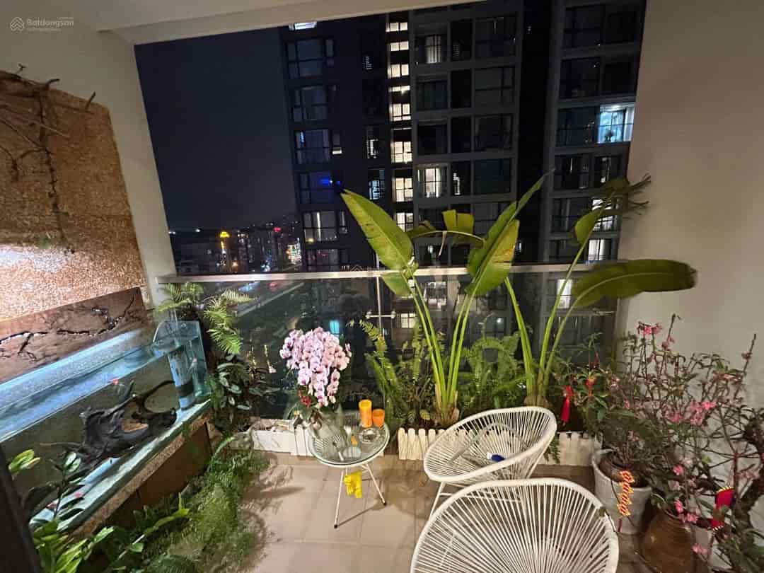 Bán căn hộ siêu đẹp full nội thất, DT 91m2, 3PN, 2WC tại chung cư Vinhomes SkyLake, view hồ đẹp