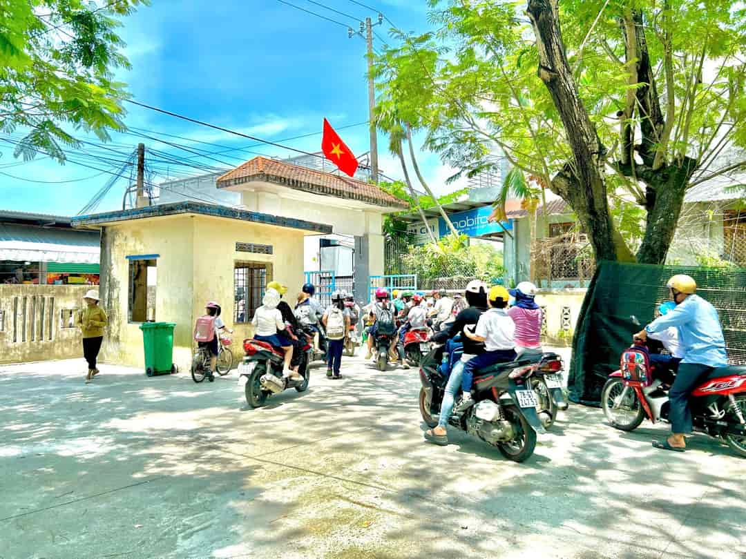 Cần tiền cho con đi du học nên tôi cần bán nhanh lô đất thổ cư 1000m2 , giá 160tr