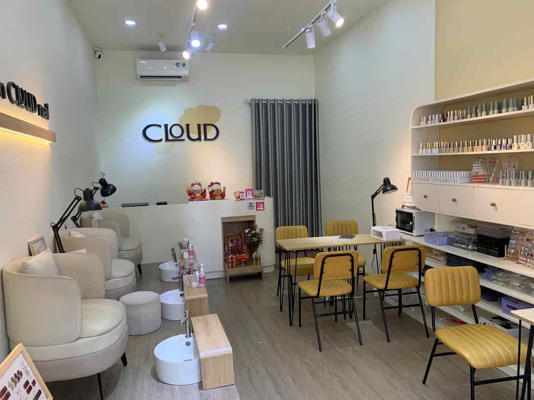 Quận Phú Nhuận, MT Huỳnh Văn Bánh, sang rẻ mb salon nail decor đẹp, sẵn full nội thất nail sịn