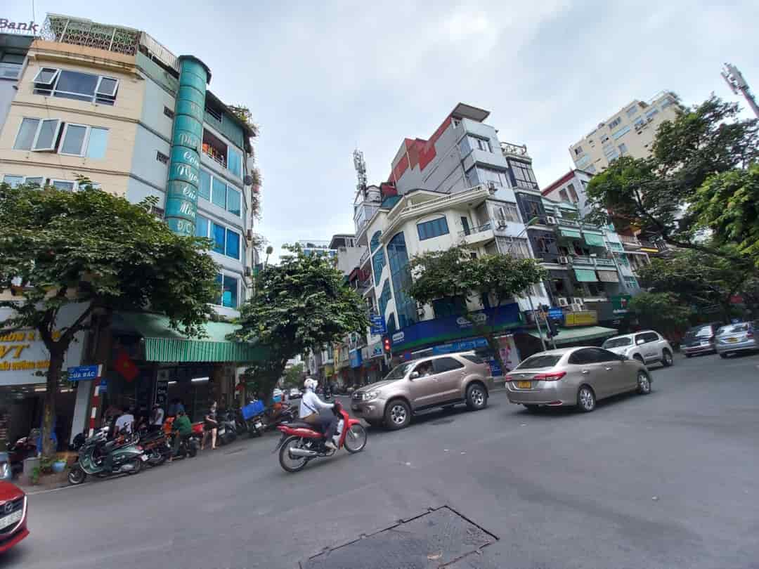 Nhà mặt phố Nguyễn Trường Tộ lô góc kinh doanh ngày đêm sầm uất mt hè rộng