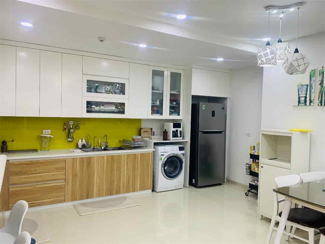 Bán nhà mặt đường Võ Chí Công 75m2, 2 ngủ, 2 wc, chỉ hơn 3 tỷ view Hồ Tây