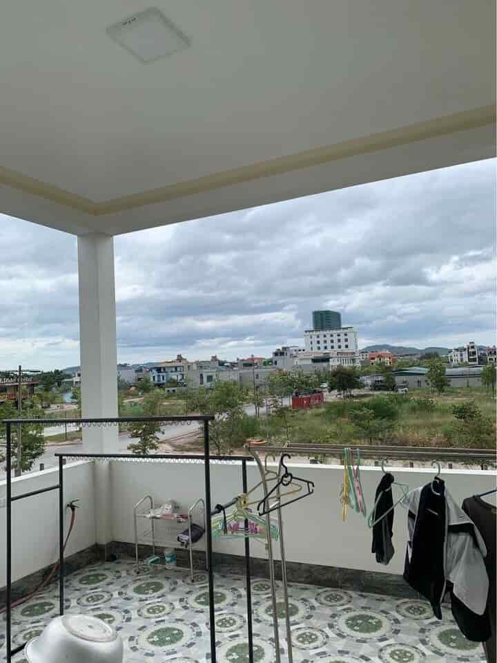 Chính chủ cần bán nhà 3 tầng và 2 lô đất liền kề ở tổ 3, khu trới 5, p. Hoành Bồ, Tp Hạ Long, Quảng Ninh
