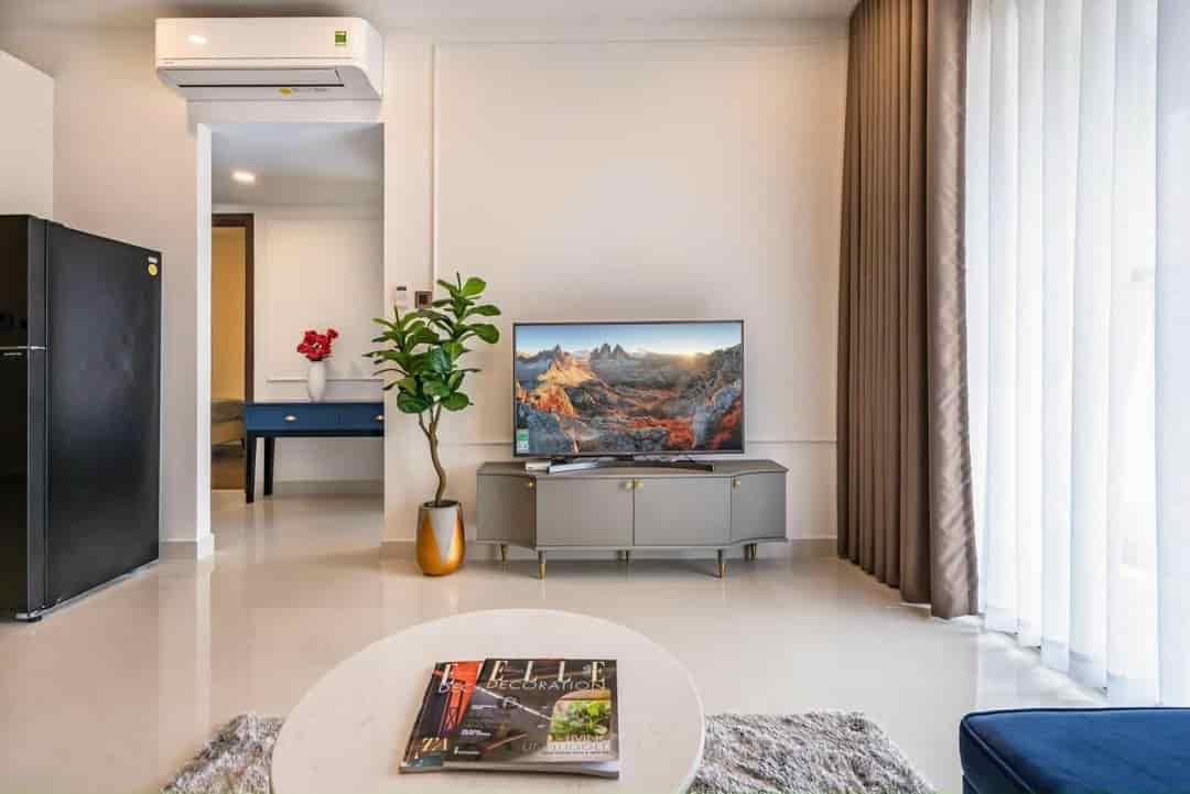 Kẹt tiền bán căn hộ Saigon Royal, quận 4, dt 80m2