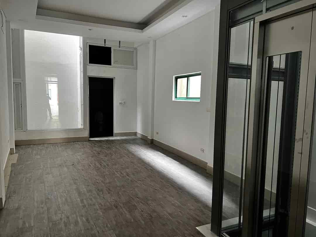 ⚜️ Mặt phố Giảng Võ, Đống Đa 112m2 6T Thang máy MT 4m, Giá đầu tư Chỉ 32 Tỷ ⚜️