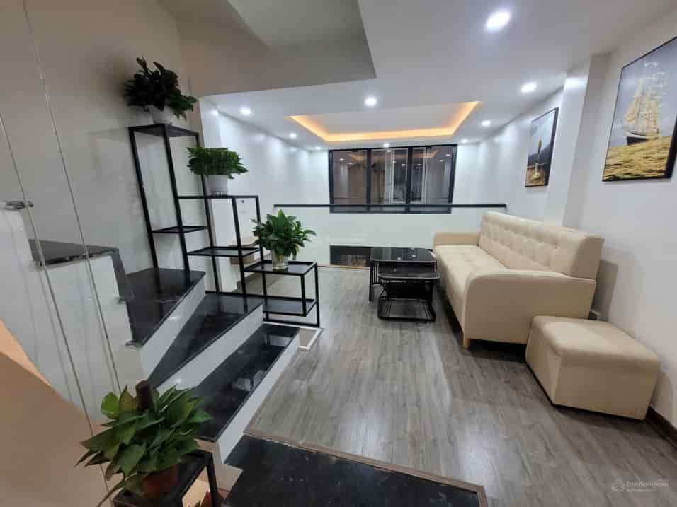 Bán nhà 20m2, 6 tầng, 3 ngủ, đủ công năng phố Nguyễn Trung Ngạn, Hai Bà Trưng