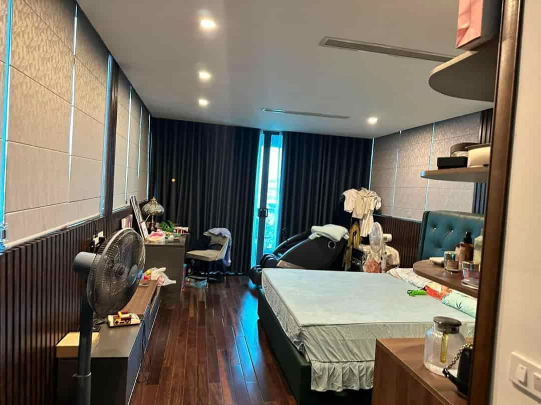 Tòa apartment mặt phố Yên Hoa, Mặt Hồ Tây, 101m2 9T, MT 4.5m, 15 phòng, chỉ 47 tỷ