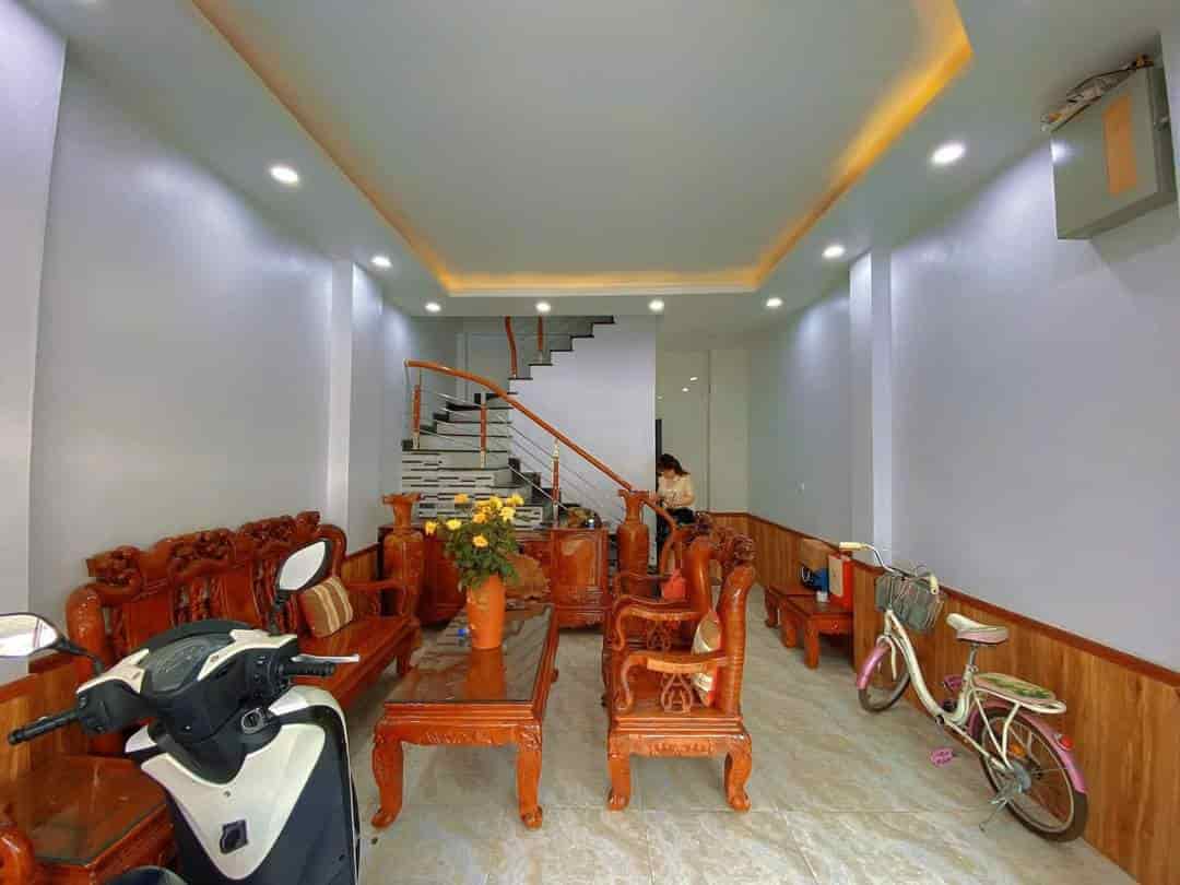 Bán nhà Thụy Phương, dt 40m2, 4 tầng, giá 3.7 tỷ, ô tô đỗ cửa, để ở, kinh doanh