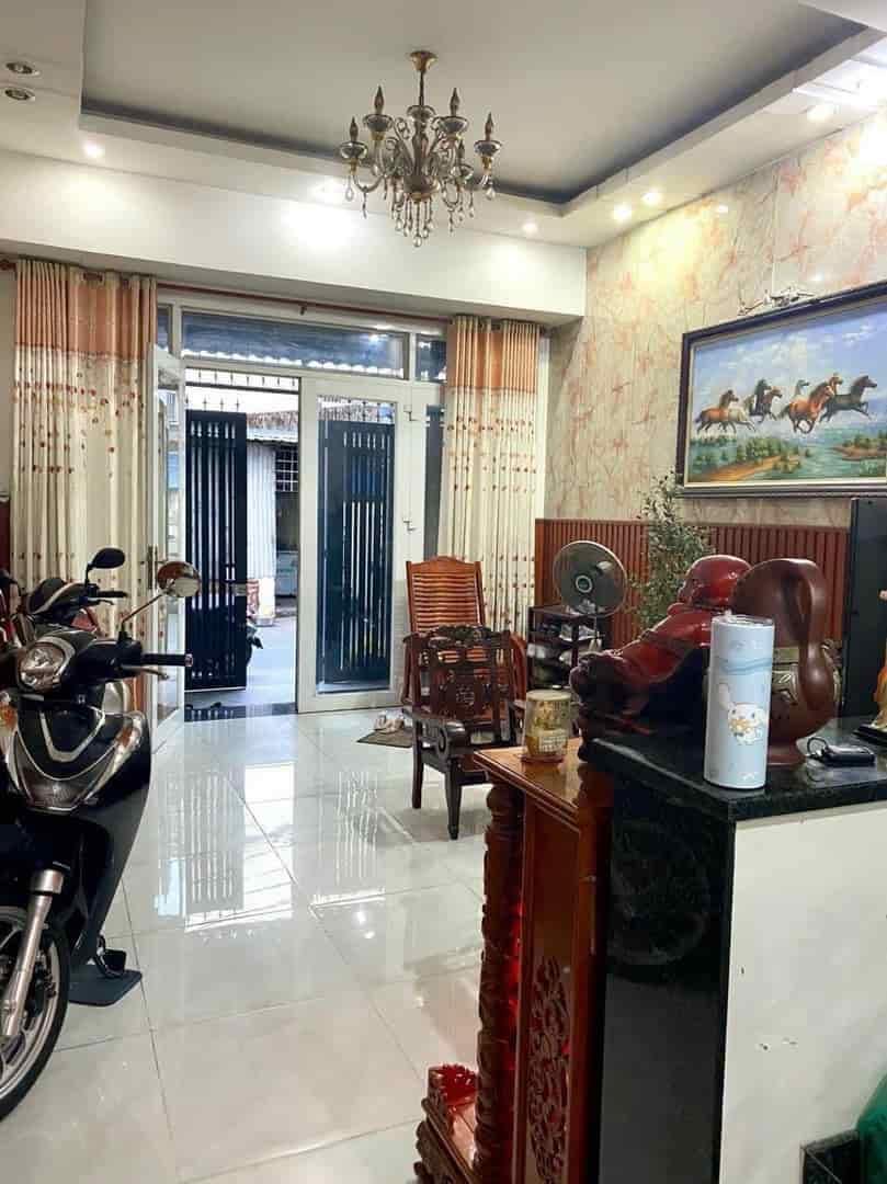 Vỡ nợ bán nhà đường Nguyễn Thanh Tuyền, phường 12 Tân Bình 48m2, 2 tỷ 550 sổ sẵn
