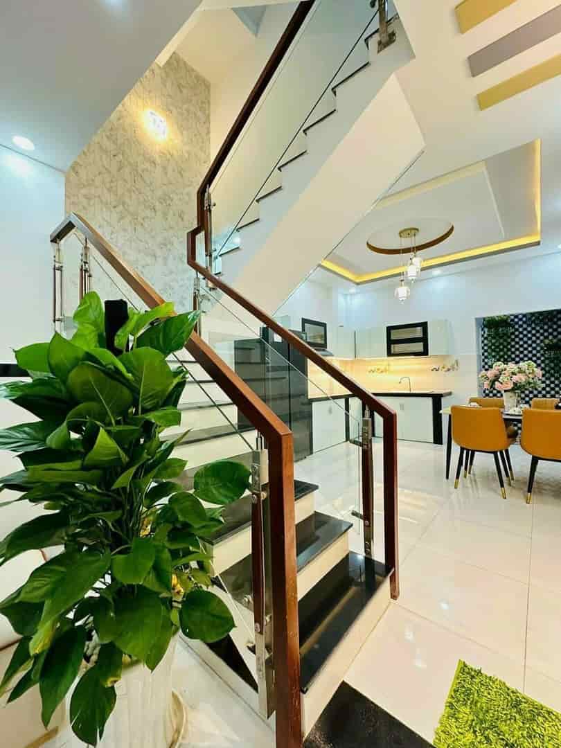 Chính chủ bán nhà mặt tiền Nguyễn Chí Thanh, P.9, Q.5, 50m2, 2tỷ450 sổ hồng