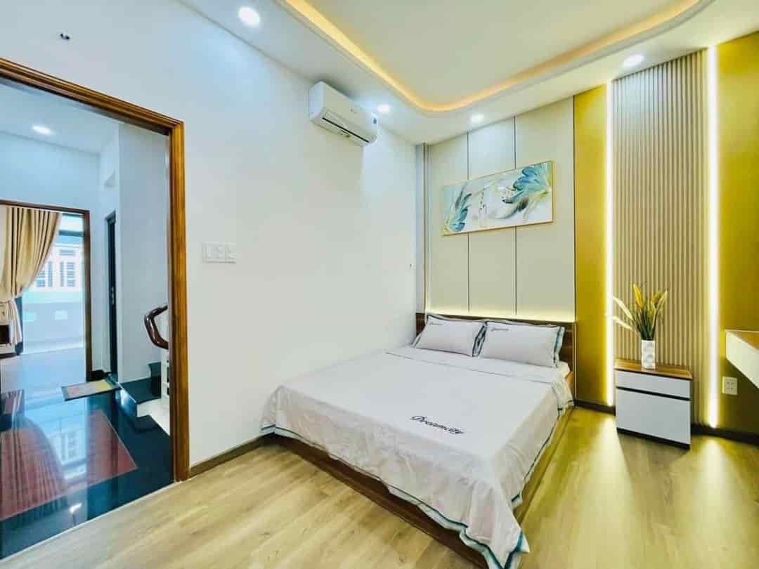 Bán nhà đi định cư đường Nguyễn Hữu Thọ, Tân Hưng, quận 7, 70m2, giá 2 tỷ 550 sổ hồng