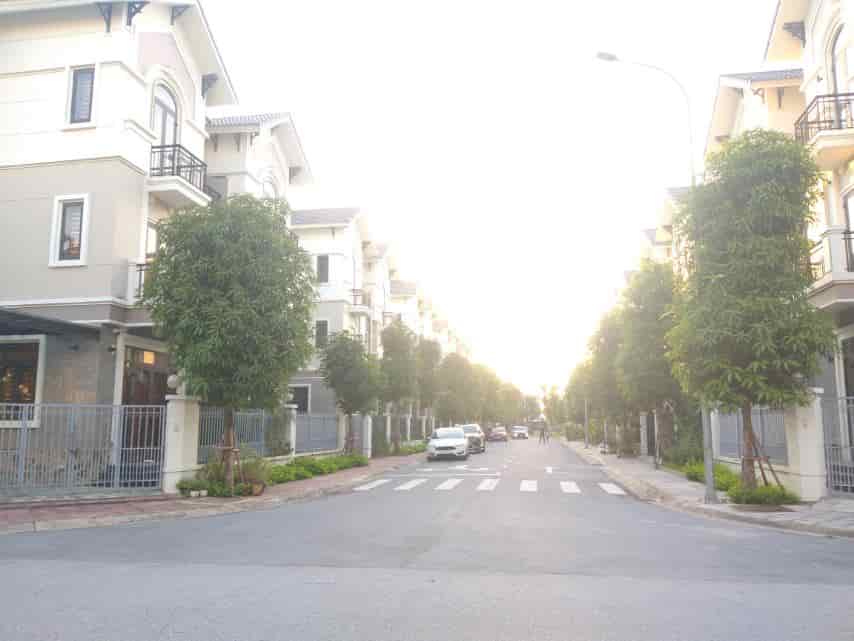 Chỉ 6 tỷ hơn chút sở hữu ngay biệt thự nhà vườn 3 tầng tiếp giáp đường vành đai 3, sát Quận Long Biên, HN.