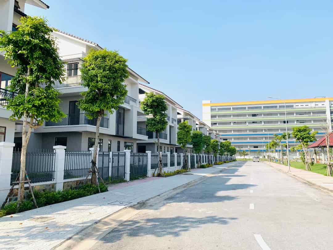 Bán rẻ hơn 3 tỷ biệt thự vườn 180m2 trung tâm Centa VSip TP Từ Sơn, đường rộng 40m
