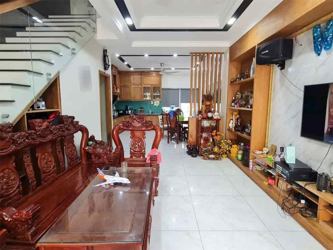 Cho thuê nhà phố 4PN, KDC Khang Điền, quận 9, DTSD 217m2, full nội thất đẹp