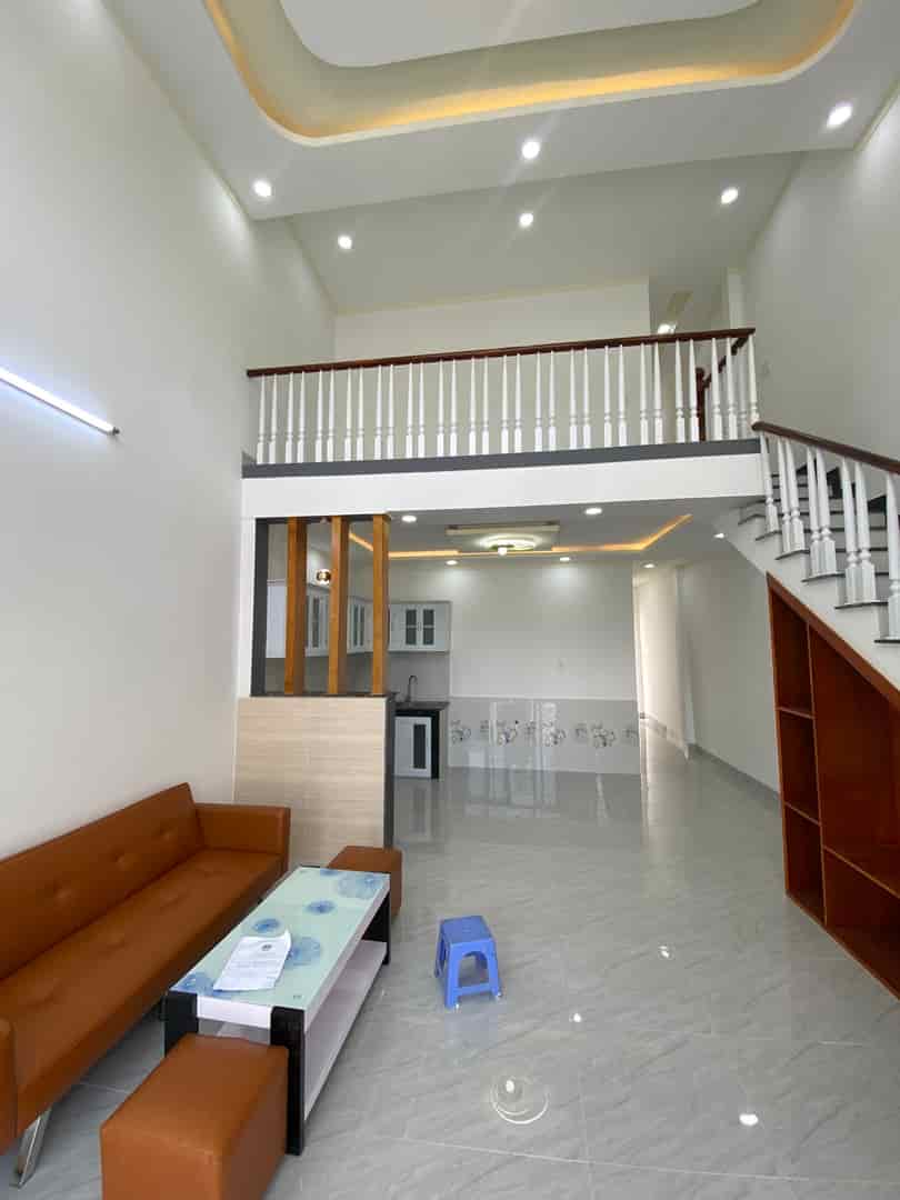 Bán nhà mới xây diện tích 90m2, có hoàn công