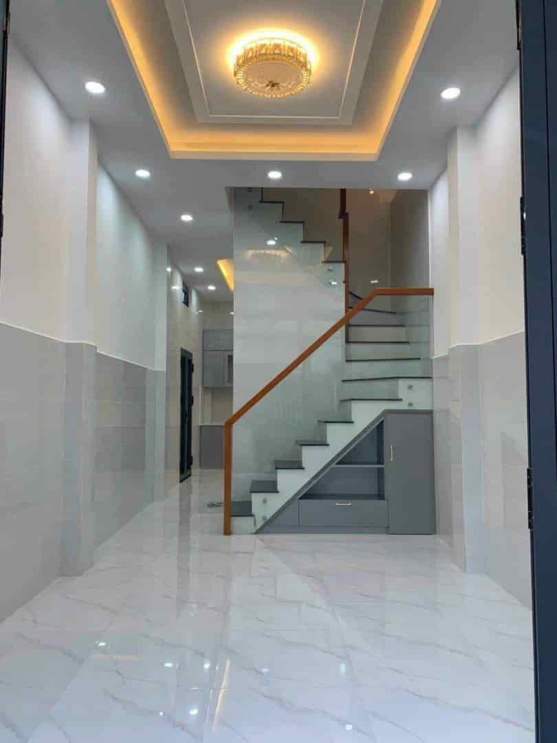 Nhà đẹp Bình Tân, 30m2, HXH, chỉ 2 tỷ nhỉnh