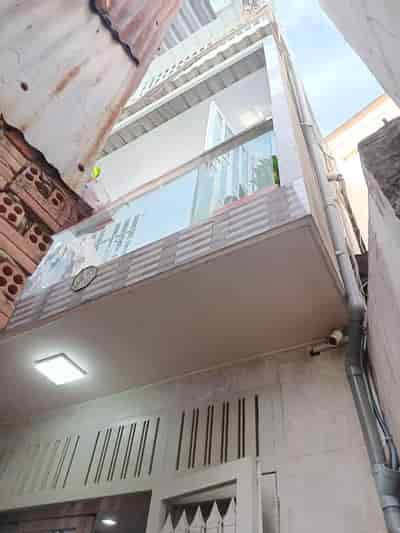 Nhà mới 3 tầng gần Mt Huỳnh Thị Phụng, P.4, Q.8