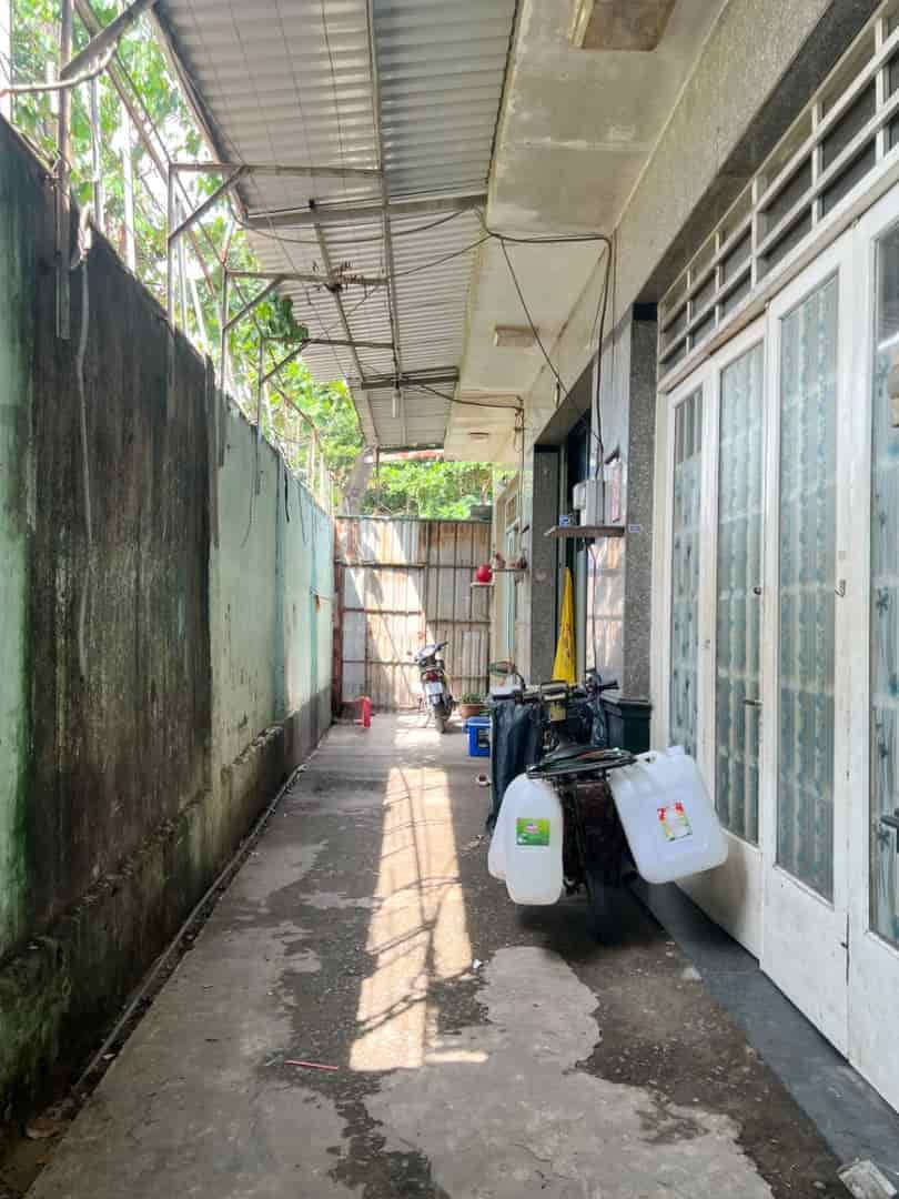 Nhà giấy tay trệt, lầu đúc gần đường chính Tạ Quang Bửu P5, Q8