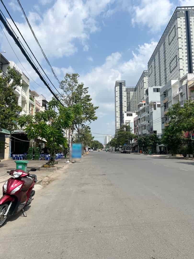 Nhà 4 tầng 2 mặt tiền công viên Tạ Quang Bửu P.4, Q.8