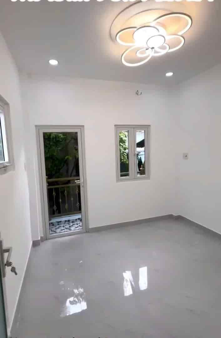 Nhà mới 27m2, 1 lầu, 2PN Hồ Thành Biên P4, Q8, không vướng quy hoạch