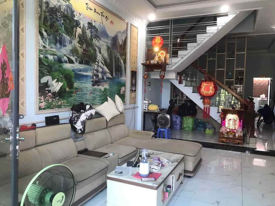 Chính chủ cần bán nhà tặng nội thất tại xã Hoà Long, Cần Đước, Long An