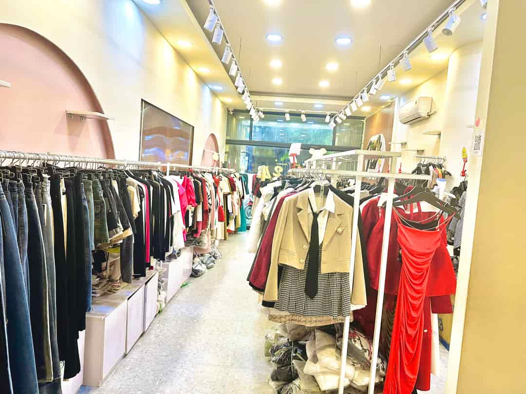 Sang shop thời trang trung tâm mua săm sầm uất đường CMT8, phường 6, Tân Bình