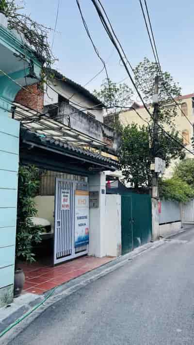 Chính chủ bán đất tặng nhà 3 phòng ngủ ngay trung tâm Ngọc Lâm, Long Biên, Hà Nội