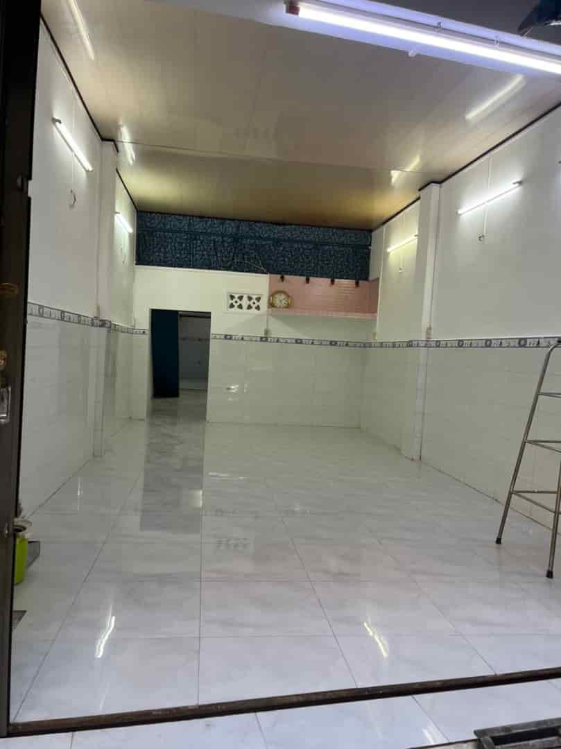 Cho thuê nhà mới sơn sửa trung tâm mặt tiền đường Cao Văn Lầu, phường 2, quận 6