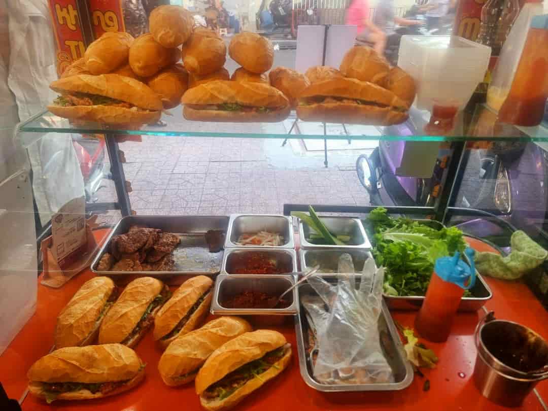 Sang gấp tiệm bánh mì trung tâm mặt tiền Phan Xích Long, Phường 3, Quận Phú Nhuận