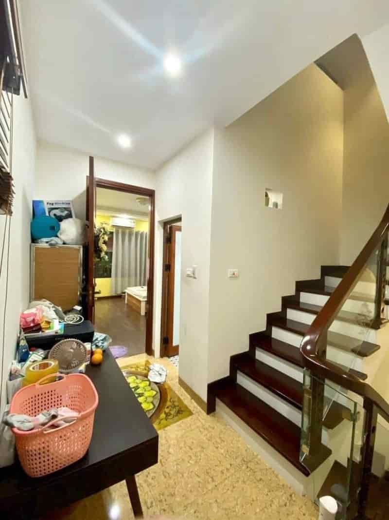 Bán nhà Giang Văn Minh, dt 30m, 5 tầng, mt 3.7m, lô góc, 3pn, ở sướng, 6.4 tỷ