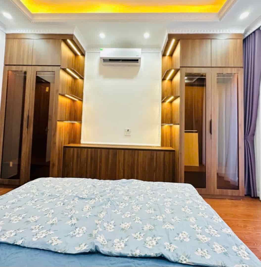 Nhà đẹp 5 tầng, lô góc, ngõ 279 Đội Cấn, ô tô đỗ gần, tặng full nội thất, 35m2, 7.25 tỷ