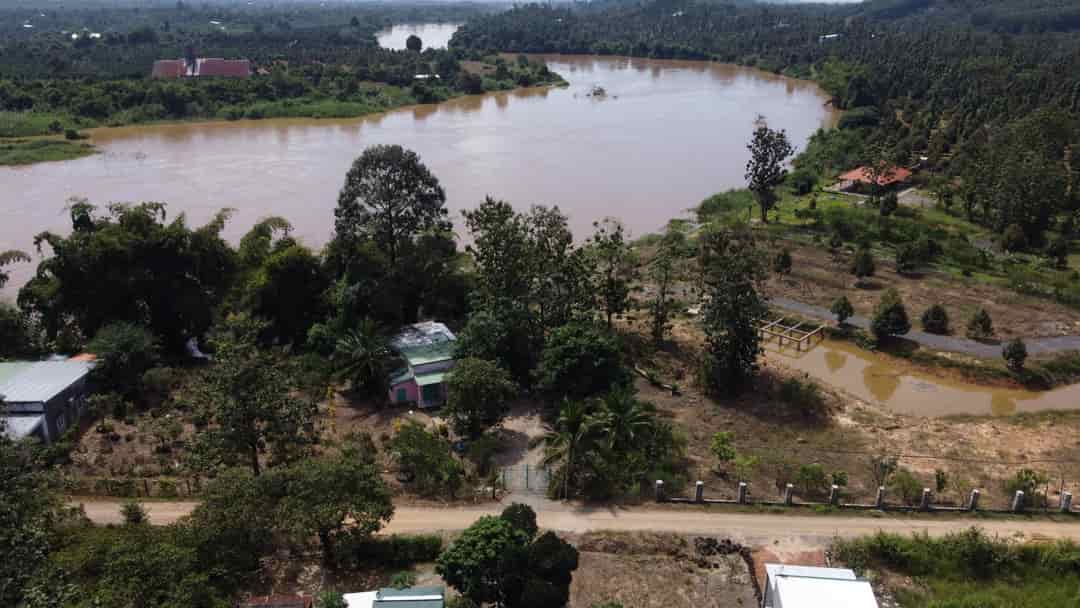 Bán căn nhà màu hồng nghỉ dưỡng view sông Thanh Sơn, Định Quán, Đồng Nai