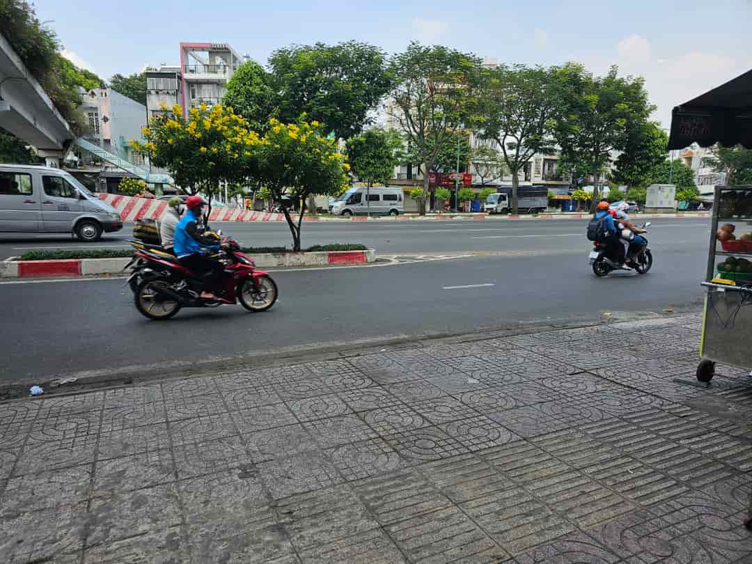 Bán nhà 4 tầng mặt tiền Phạm Văn Đồng phường 3, Gò Vấp