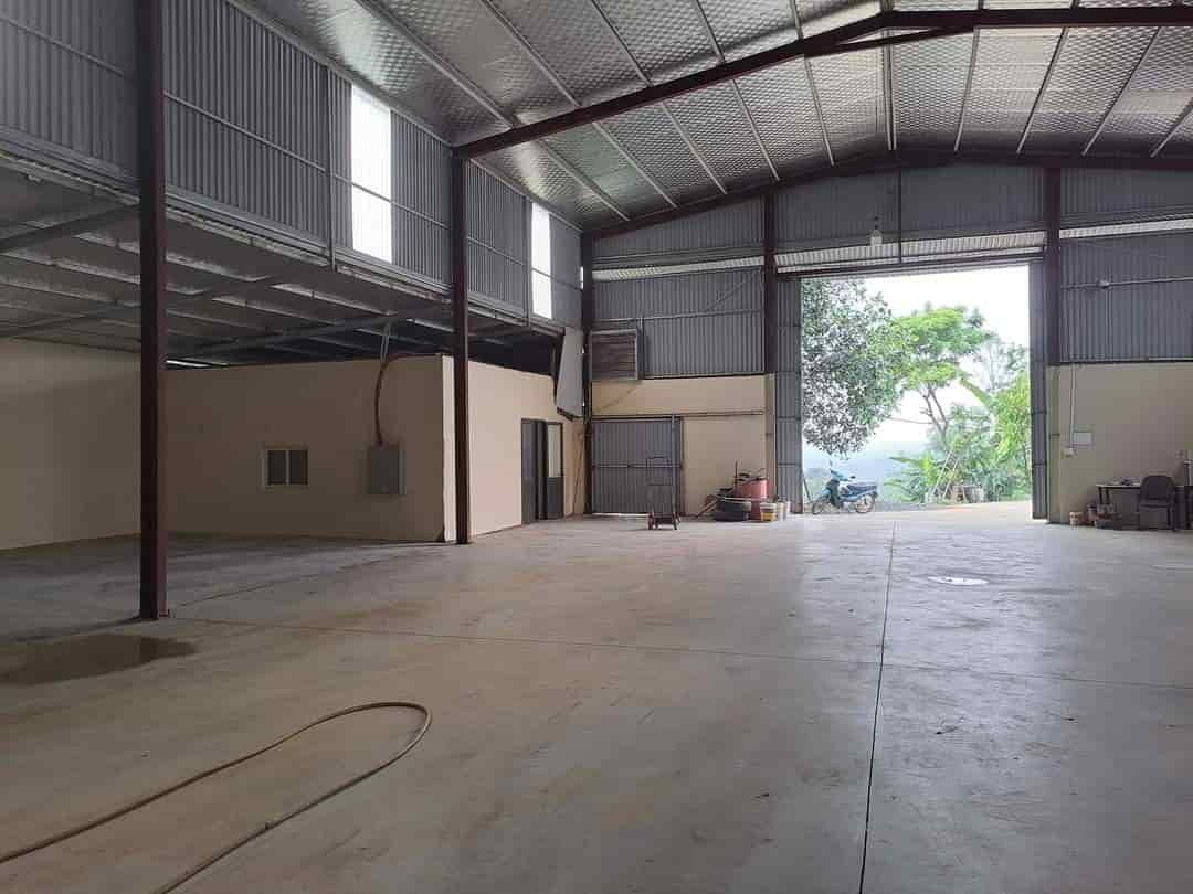 Cho thuê kho xưởng tại Đông Xuân, Quốc Oai, Hà Nội, diện tích 1000m2 kho xưởng và 500m2 sân giá 30 triệu