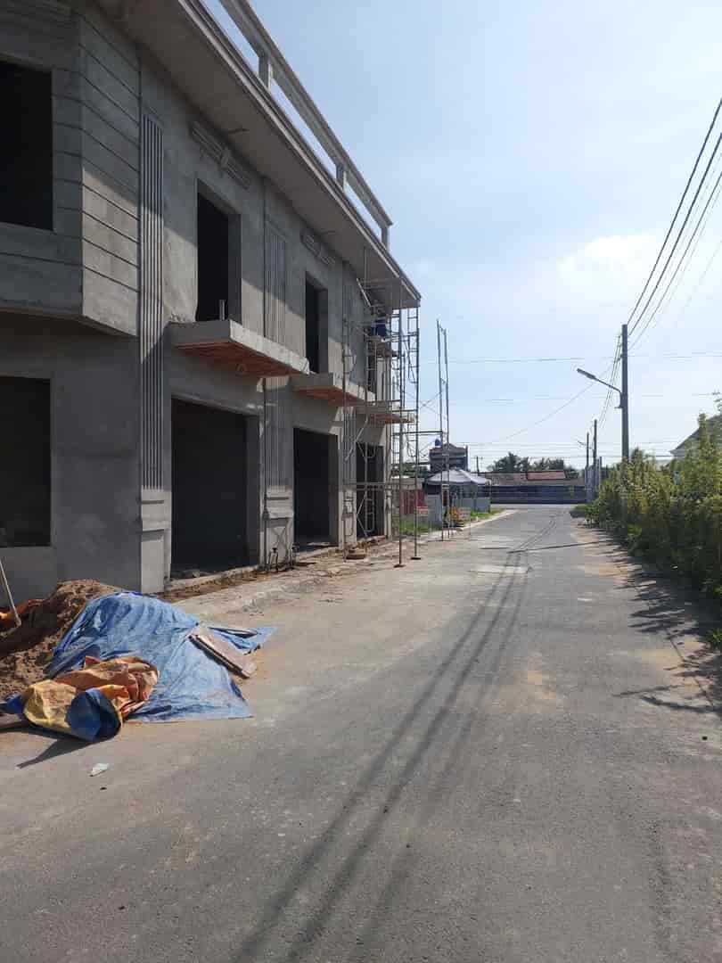 Nhà 1 trệt 1 lầu gần ngã tư Lương Phú, sát mặt tiền QL1A