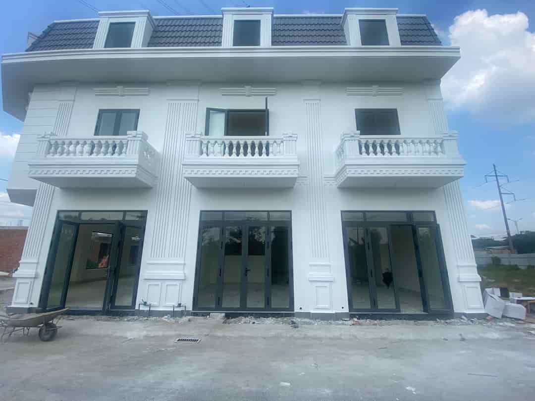 Shophouse kinh doanh mặt tiền QL1A, chợ Tân Hiệp