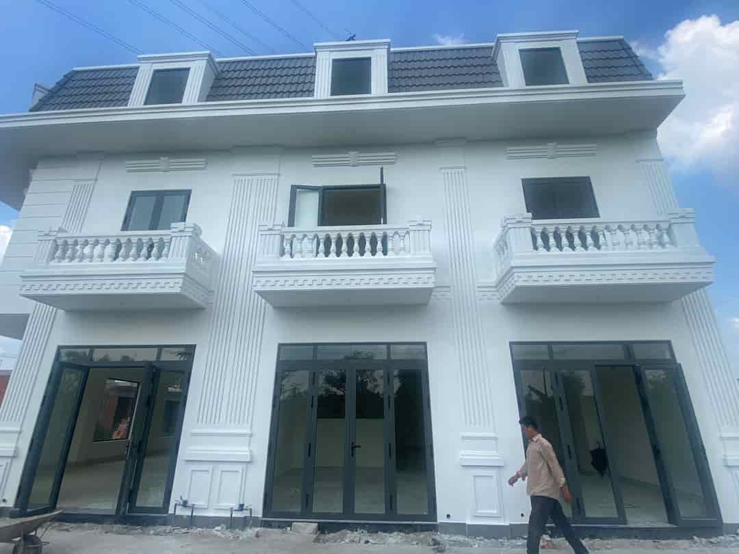 Bán nhà 1 trệt 1 lầu thuộc khu nhà phố thiết kế Châu Âu