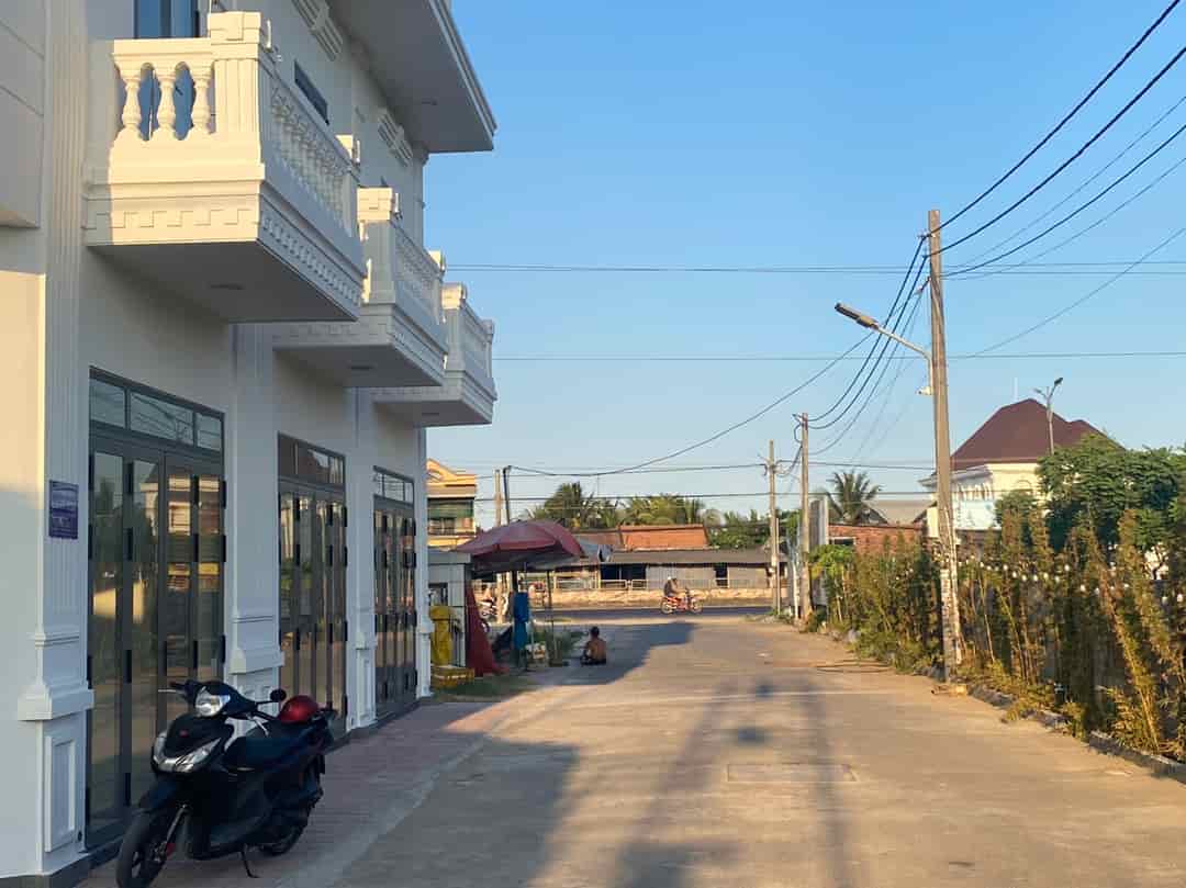 Nhà 1 trệt 1 lầu cạnh công viên Châu Thành