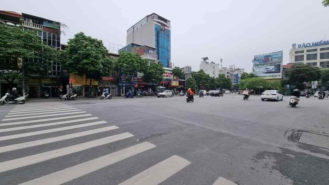 Bán nhà ngõ 210 Hoàng Quốc Việt 60m2, 2 tầng, phân lô ô tô, 2 mặt tiền, chủ xác định bán đất, giá đầu tư chỉ
