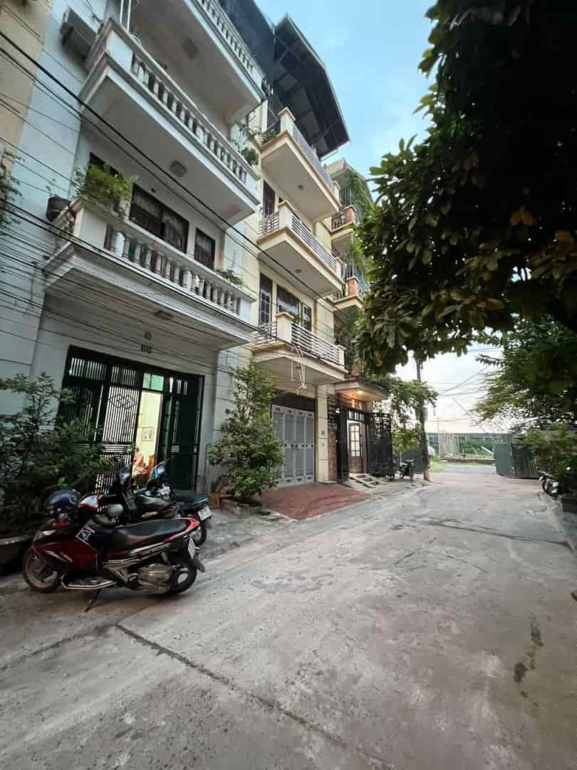 Bán nhà Kim Giang Thanh Xuân 60m2, 4 tầng, 4 phòng ngủ, khu phân lô ô tô tránh, ngõ thông rộng, giá đầu tư