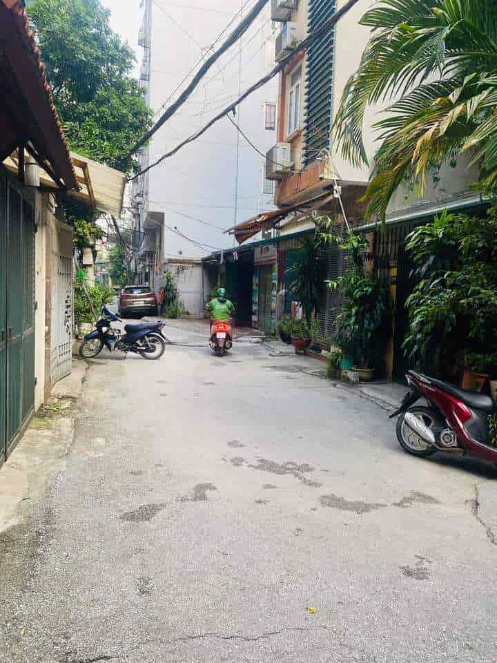 Bán đất phố Nguyễn Khánh Toàn 72m2, lô góc mặt tiền rộng, ô tô tránh đậu đỗ ngày đêm, giá cho các nhà đầu tư